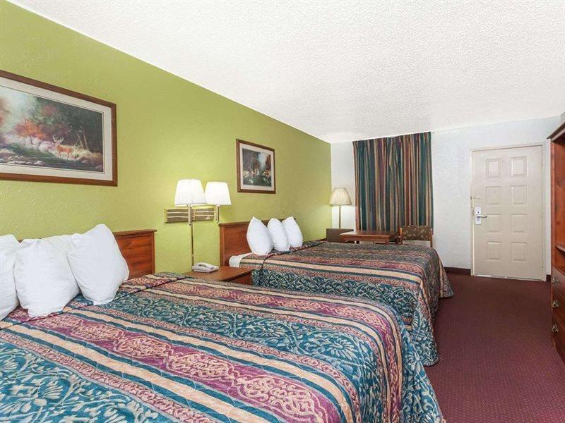 Days Inn By Wyndham San Antonio Lytle מראה חיצוני תמונה