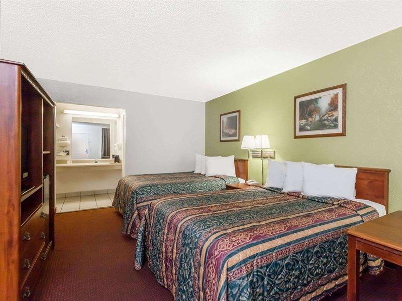 Days Inn By Wyndham San Antonio Lytle מראה חיצוני תמונה