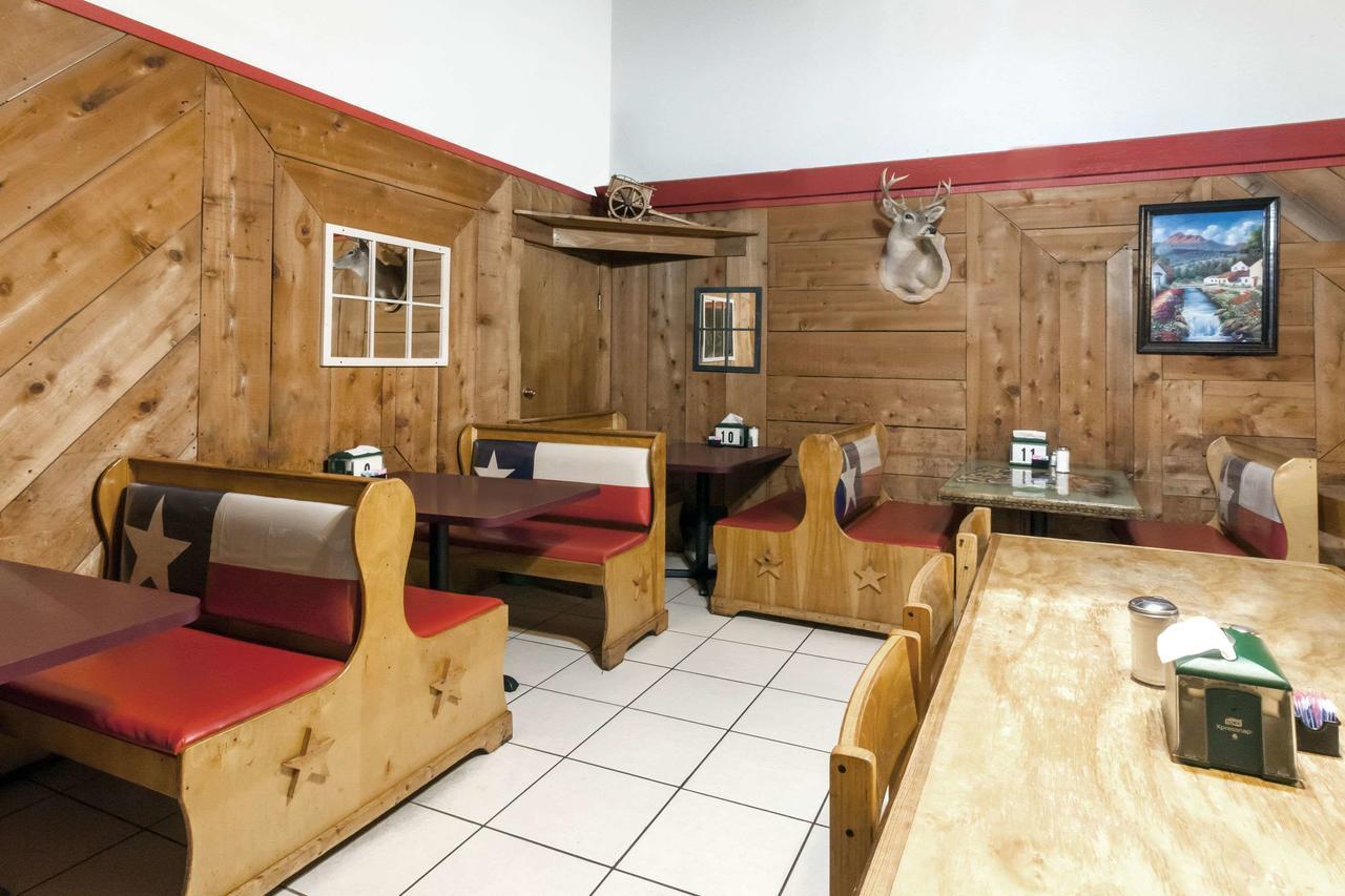 Days Inn By Wyndham San Antonio Lytle מראה חיצוני תמונה