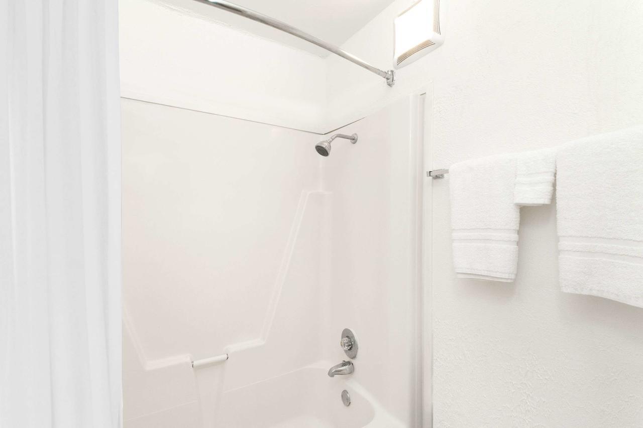 Days Inn By Wyndham San Antonio Lytle מראה חיצוני תמונה