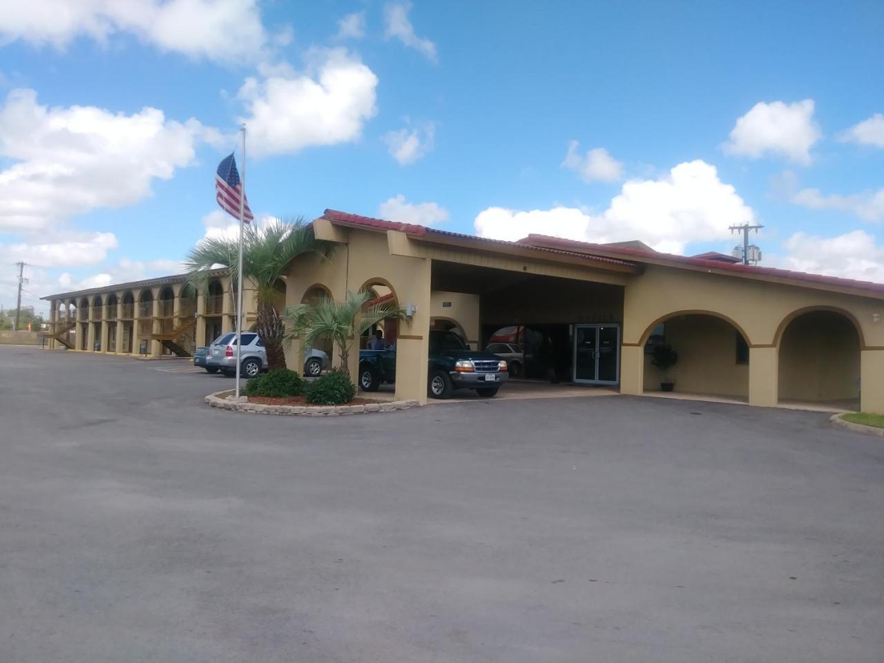 Days Inn By Wyndham San Antonio Lytle מראה חיצוני תמונה