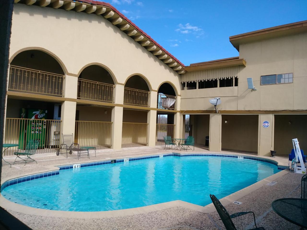 Days Inn By Wyndham San Antonio Lytle מראה חיצוני תמונה
