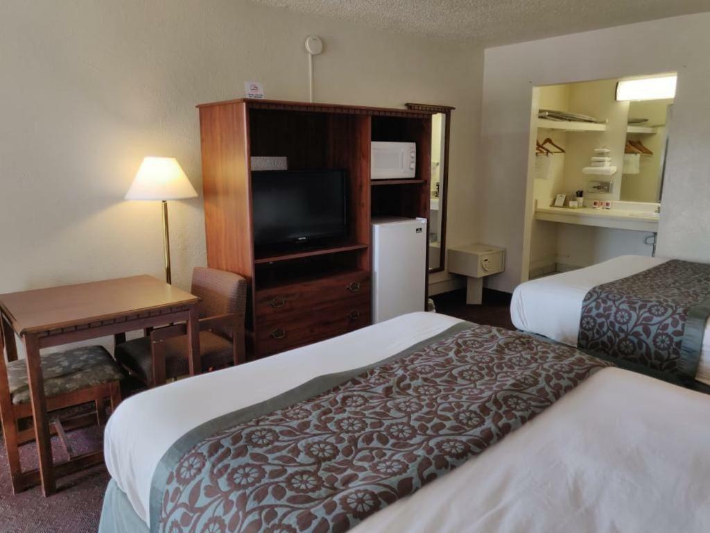 Days Inn By Wyndham San Antonio Lytle מראה חיצוני תמונה
