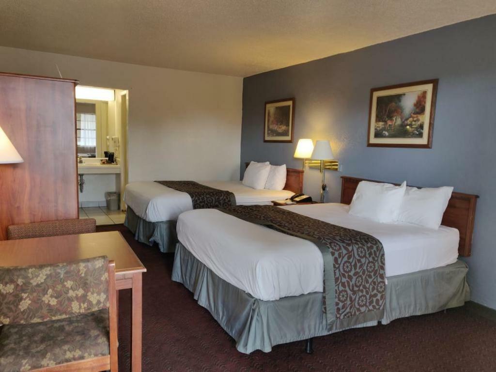 Days Inn By Wyndham San Antonio Lytle מראה חיצוני תמונה